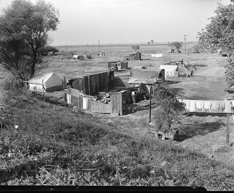 Migrant camp on the outskirts of Sacramento, California on the American River. About thirty families lived on this flat