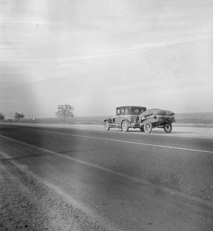 Migrant family on U.S. Highway 99 between Bakersfield and Famoso, California