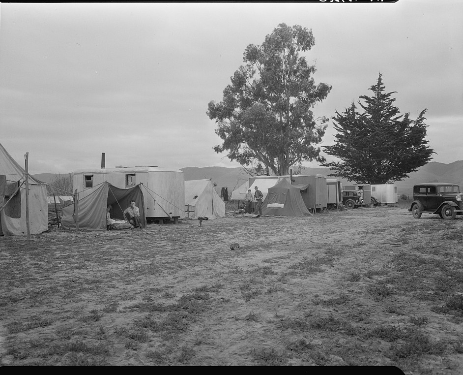 String of five housecars. This group represents good conditions among pea pickers. California