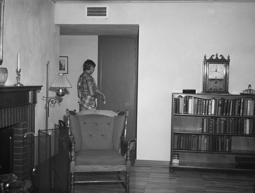 interior home DEc1937 Arthur Rothstein