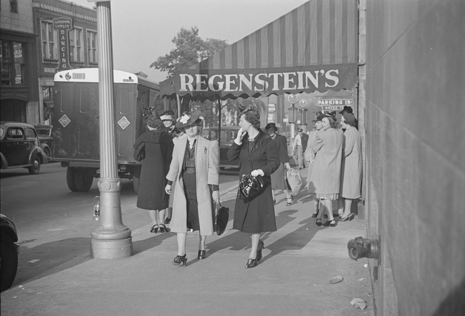 Salesgirl leaving work, Atlanta, Georgia3 may 1939