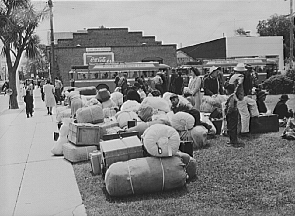 Japanese-Americans leaving for reception center