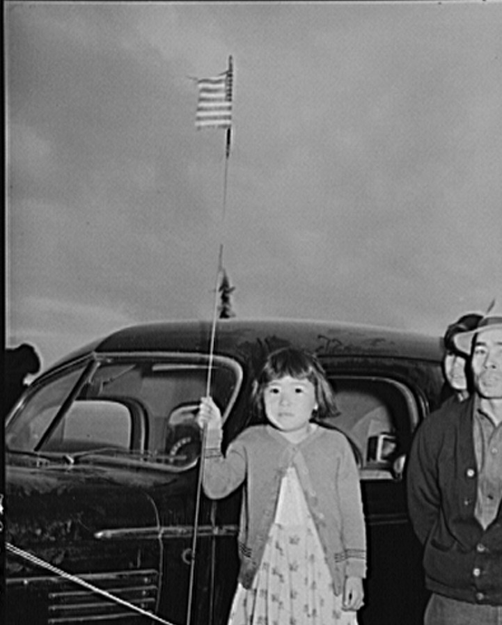 Japanese family arriving at the center2