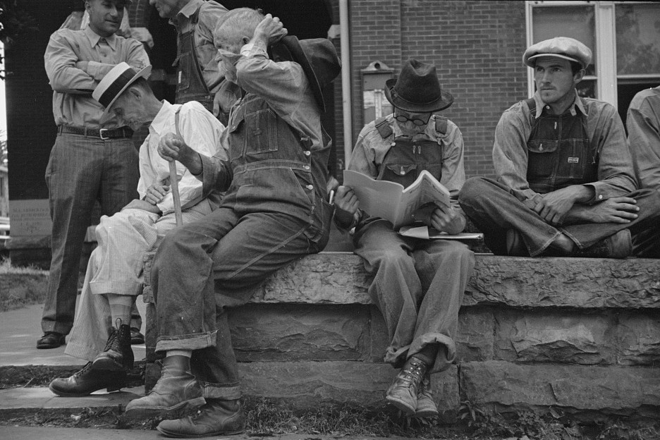 Loafers-wall-by-courthouse-Batesville-Arkansas-June-1936-by-Carl-Mydans4-e1409452695180.jpg