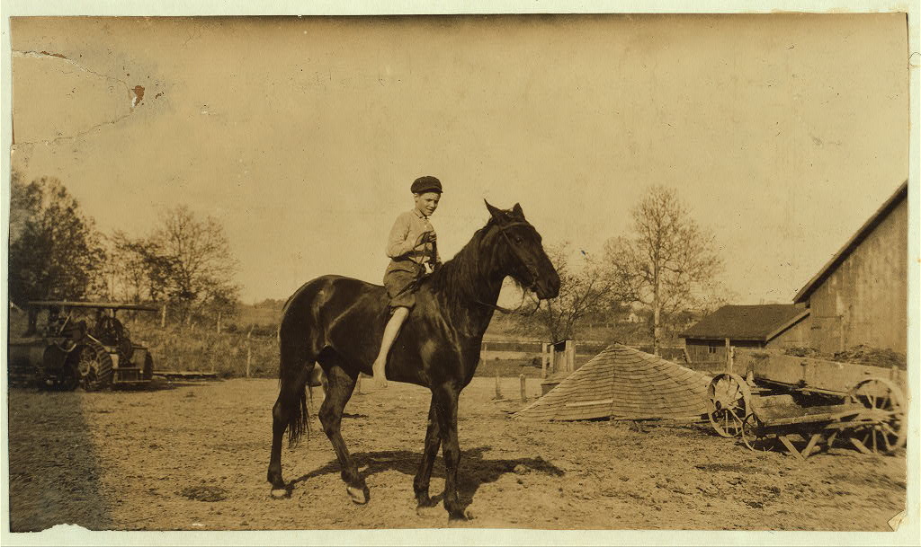 Calvin Humphrey family, Elizabethtown, Kentucky 1916 by photographer Lewis Wickes Hine2