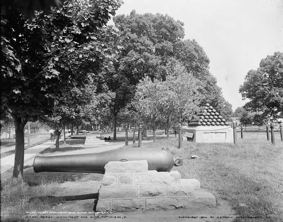 Perry monument i.e. Cannonball Monument and guns, Put-In-Bay, Ohio ca. 1904 by Detroit Publishing Company