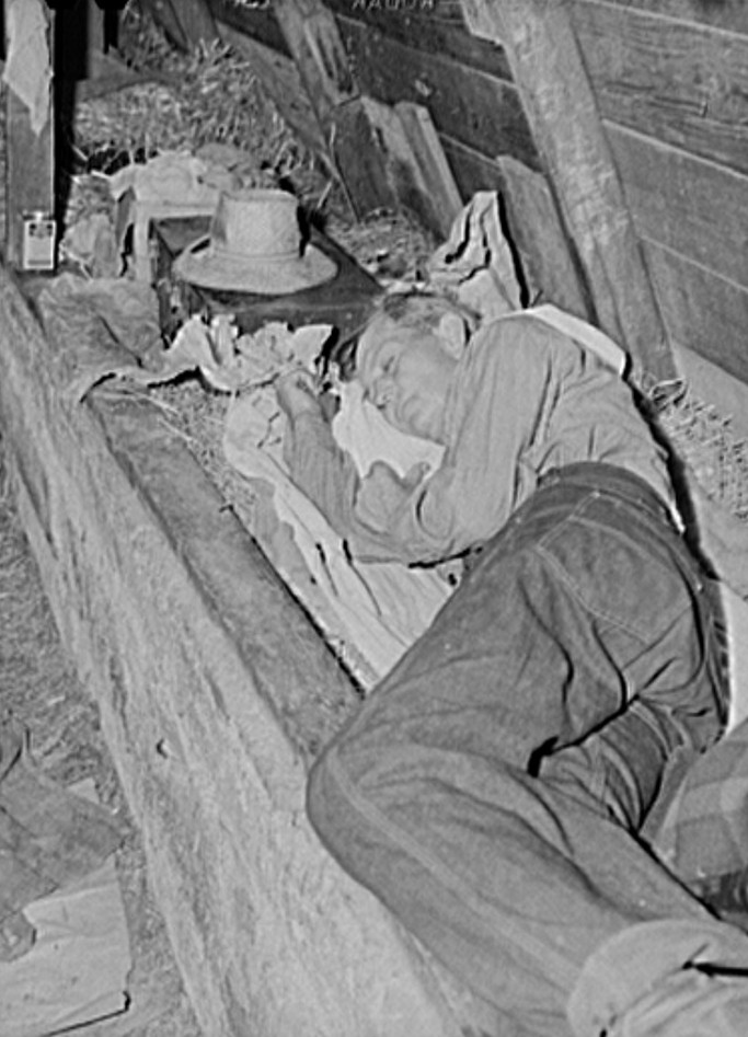 Sleeping quarters in old barn occupied by migrant fruit workers. Berrien County, Michigan 1940