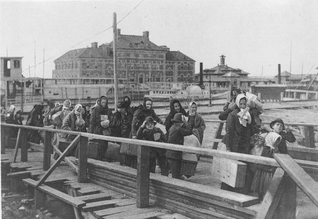 emmigrants arriving ellis island 1902