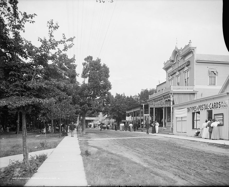 Delaware Avenue, Put-in-Bay, Ohio ca. 1906 by Detroit Publishing Company
