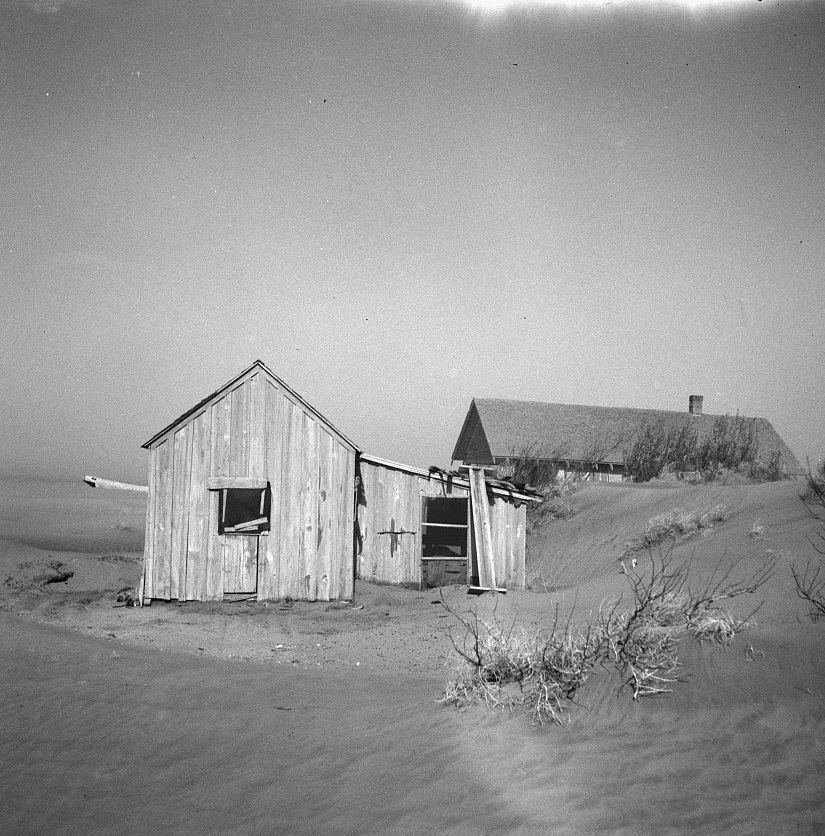 Dust bowl 1936 abandoned farm by Arthur Rothstein